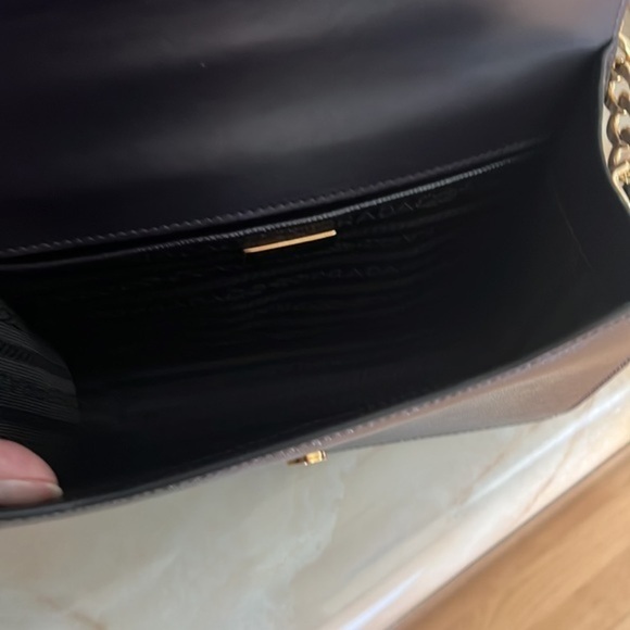 Prada flap chain saffiano leather shoulder bag - Picture 6 of 7